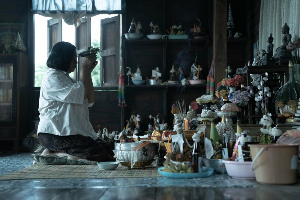 Nonton the Medium Sub Indo Kualitas HD Film Horor Thailand Yang Bikin Bulu Kuduk Super Merinding