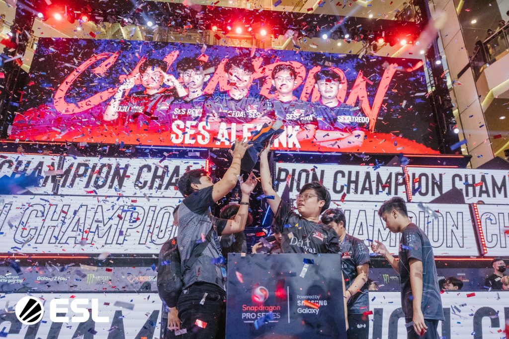 Puluhan Ribu Penonton Rayakan Kemenangan Tim Tuan Rumah di Turnamen Snapdragon Pro Series Powered by Samsung Galaxy Free Fire Finals