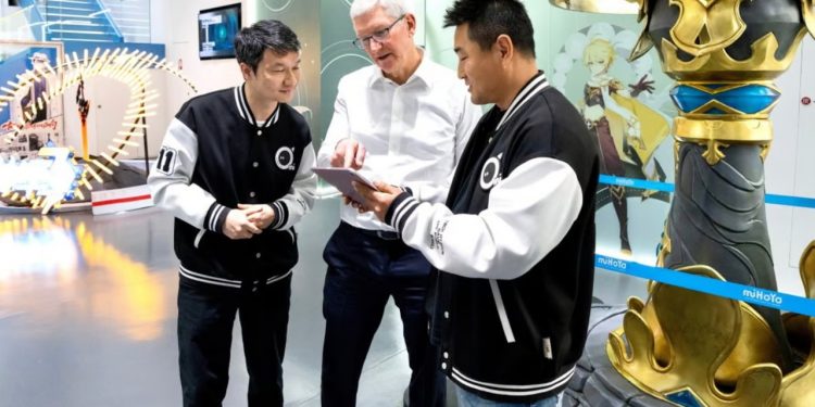 Perkuat Kerja Sama Bos Apple Temui Pengembang Genshin Impact di Shanghai