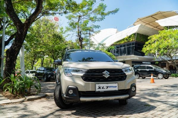 5 Keunggulan Suzuki XL7 Hybrid 2023, Spion Sudah Touchscreen!