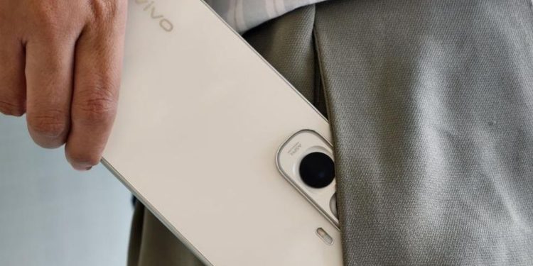 Bocoran Spesifikasi dan Harga vivo Y500, Bawa Baterai 8.100 mAh dan Layar AMOLED 120Hz