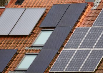 Solar Panels With Battery Storage for Small Businesses: Cost, Backup, and Bill Savings